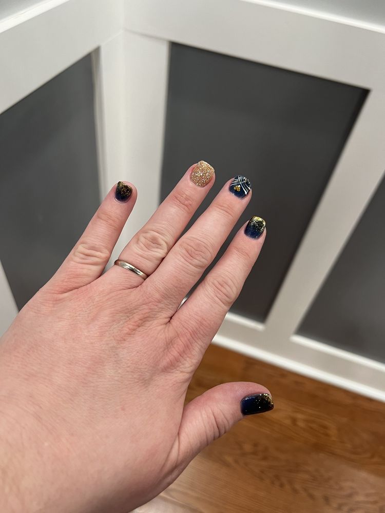 910 NAILS Updated September 2024 37 Photos & 16 Reviews 2704 N