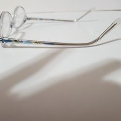 Tescher Eye Center - As the image shows, the arm on the right side of the frames does not sit flush with this surface.