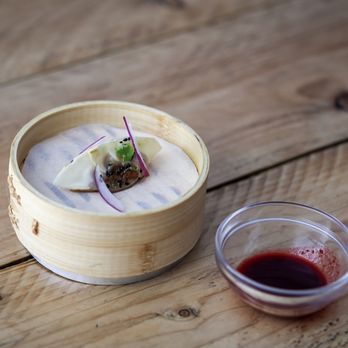 Mano Rota - Gyoza de cerdo - Agridulce de cereza - Mediterranean Near Me - Barcelona, B Mano Rota - Gyoza de cerdo - Agridulce de cereza - Mediterranean Near Me - Barcelona, B