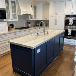 Oak Mountain Cabinets - Cabinets brought to ceiling