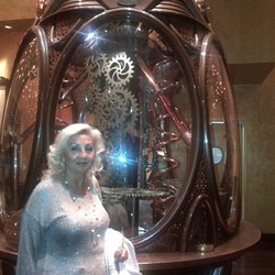Mrs Lee's Psychic Palm Reader