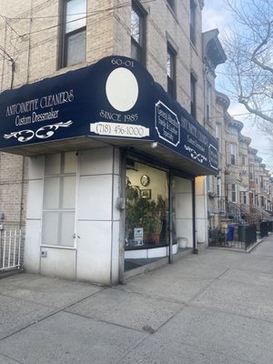 Antoinette's Cleaners & Custom Dressmakers