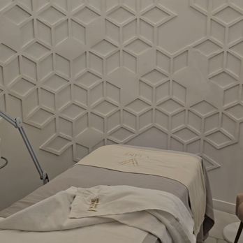 V Line Cosmetic Clinic - Treatment room, you can hear all the conversations and noise from the street. - Skin Care Near Me - Arcadia, California V Line Cosmetic Clinic - Treatment room, you can hear all the conversations and noise from the street. - Skin Care Near Me - Arcadia, California