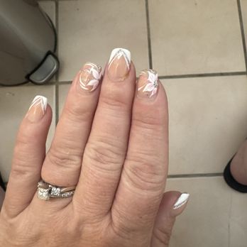 Jade Nails - A nice flower design - Nail Salons Near Me - Hercules, California