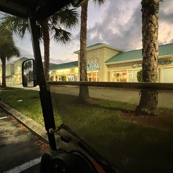 Donato's Ristorante - the view from the driver's seat - Pizza Near Me - Davie, Florida Donato's Ristorante - the view from the driver's seat - Pizza Near Me - Davie, Florida