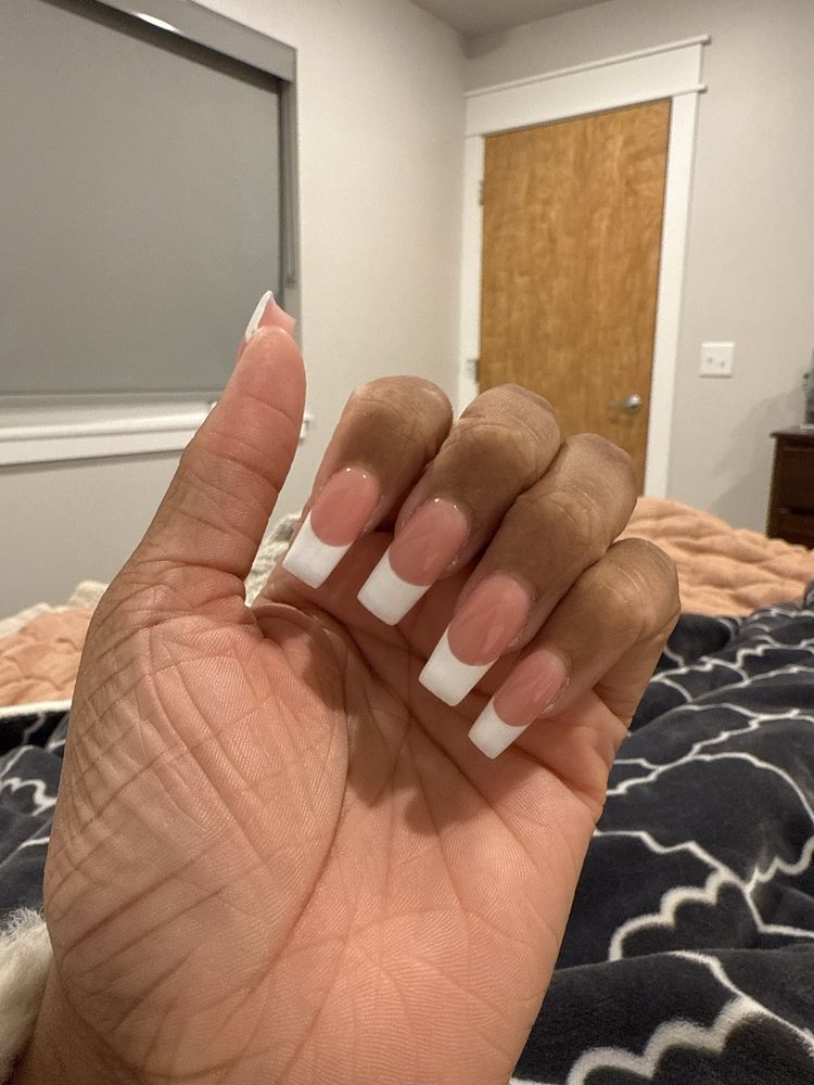 B&B Nail Bar Image
