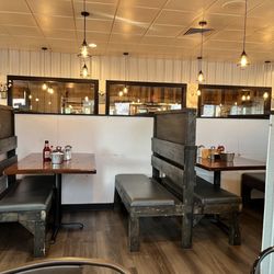 Rusty Rooster Southern Breakfast  - Interior