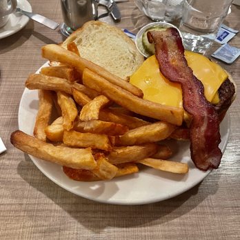 Lou Mitchell's - Breakfast & Brunch Near Me - Chicago, Illinois