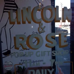 Lincoln & Rose Pop-Up Gift Shop - Door front of pop-up store