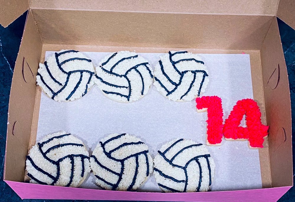 Pure Cravings Cakery Logo