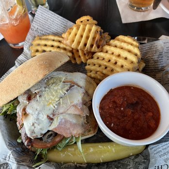 Blarney Stone pub - Hotel Donaldson - Sicilian sandwich and waffle fries - Fish & Chips Near Me - Fargo, North Dakota Blarney Stone pub - Hotel Donaldson - Sicilian sandwich and waffle fries - Fish & Chips Near Me - Fargo, North Dakota