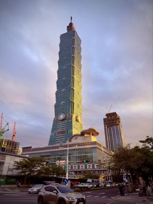 Taipei 101 by null