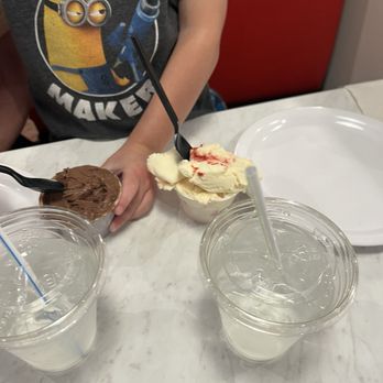 V Pizza - Chocolate and strawberry cheesecake gelato - Pizza Near Me - Orlando, Florida V Pizza - Chocolate and strawberry cheesecake gelato - Pizza Near Me - Orlando, Florida