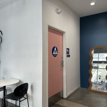 6xs Coffee Dtla - Gender neutral restroom available - Cafes Near Me - Los Angeles, California