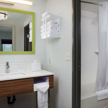 Hampton Inn Sherwood Portland - Guest room bath - Hotels Near Me - Sherwood, Oregon Hampton Inn Sherwood Portland - Guest room bath - Hotels Near Me - Sherwood, Oregon