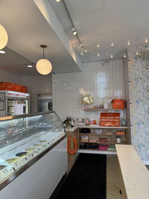 Jeni's Splendid Ice Creams by null