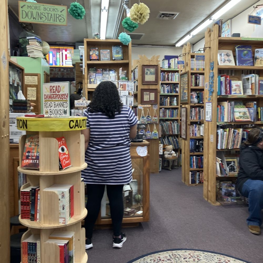 A Novel Idea Bookstore - Bookstores Near Me - Lincoln, Nebraska