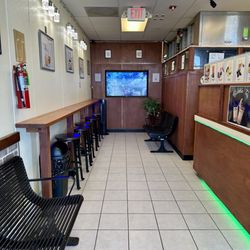 Bubble Trouble : Boba Tea & More - Seating area