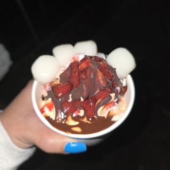 Indigo Cow - Hokkaido Milk with Belgian Dark Chocolate Wall, Strawberry Sauce, and Mochi - Ice Cream & Frozen Yogurt Near Me - Seattle, Washington