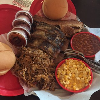 Stan's Bar-B-Q - Who's Your Daddy: pulled pork, sausage, ribs, brisket, two sides, two buns - Barbeque Near Me - Issaquah, Washington