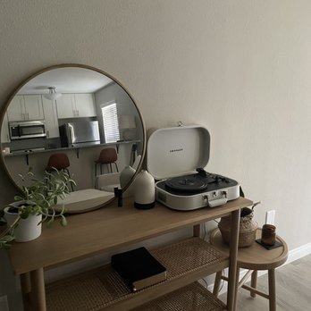 Mesa Pines - Entryway - Apartments Near Me - Costa Mesa, California