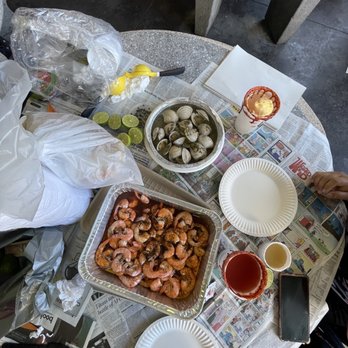 Quality Seafood - 1 pound of Cajun Butter Shrimp, 1.5 pound Wine Sauce Clam, & 2 Dungeness Crabs. - Seafood Markets Near Me - Redondo Beach, California
