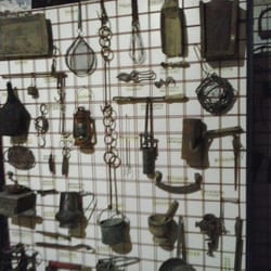 Museo delle Arti e Mestieri della Casa e Civiltà popolare - Una parete di utensili per la casa e la cucina!