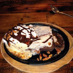 Willie's Grill & Icehouse - Willie Wonka Brownie/Ice Cream.