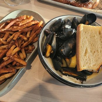 First State Brewing - Fries + Marinier Mussels - New American Near Me - Rehoboth Beach, Delaware First State Brewing - Fries + Marinier Mussels - New American Near Me - Rehoboth Beach, Delaware