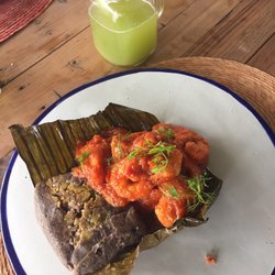 Vica - Camarones en salsa de chipotle con tamal pulacle (norte de Veracruz)