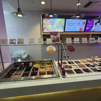 Yogurtland - Topping bar - Ice Cream & Frozen Yogurt Near Me - Irvine, California Yogurtland - Topping bar - Ice Cream & Frozen Yogurt Near Me - Irvine, California