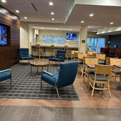 TownePlace Suites by Marriott Kansas City at Briarcliff - Lobby