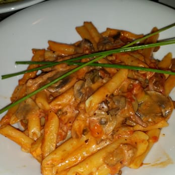 Eduardo Duluth - Penne Gigi: mushroom and rose sauce - Italian Near Me - Montreal, Quebec