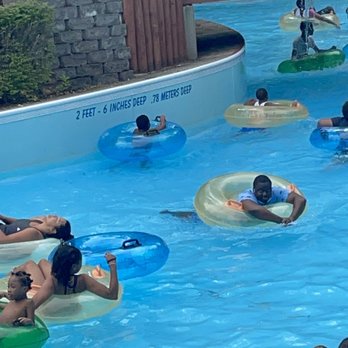 Splish Splash - Lazy River - Water Parks Near Me - Calverton, New York