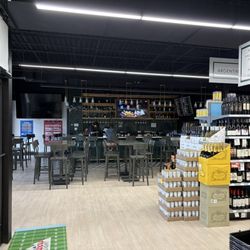 Travilah Beer And Wine - A bar is with in the store!