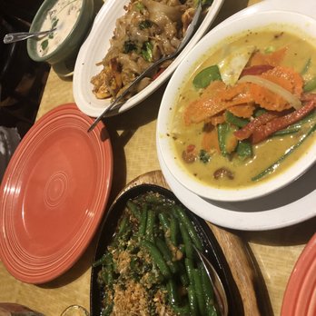 Golden Singha Thai Cuisine - Singha curry, sriracha noodles, garlic green beans. - Thai Near Me - Seattle, Washington Golden Singha Thai Cuisine - Singha curry, sriracha noodles, garlic green beans. - Thai Near Me - Seattle, Washington