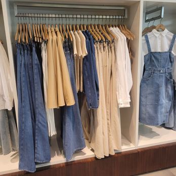 Banana Republic - Accessories Near Me - Aventura, Florida