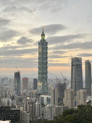 Taipei 101 by null