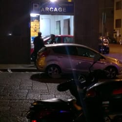 Garage del Mare - Il garage si apre su via De  Gasperi e può ospitare sui 30/40 veicoli. È aperto tutti i giorni per 24 H e le auto sono al sicuro