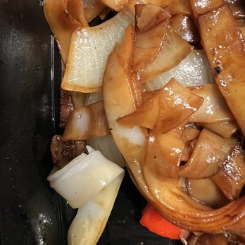 Pineapple Village - Look at that white rubber..no sauce nor was tossed properly. - Asian Fusion Near Me - Gilroy, California