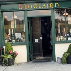 O'Loclainn - Picture of the entrance to the Pub