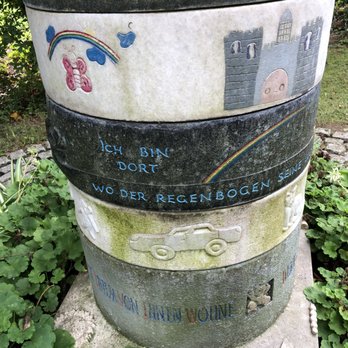 Schmetterlingsfeld - Ein Teil der Stele. A part of the stele. - Funeral Services & Cemeteries Near Me - Dusseldorf, NW