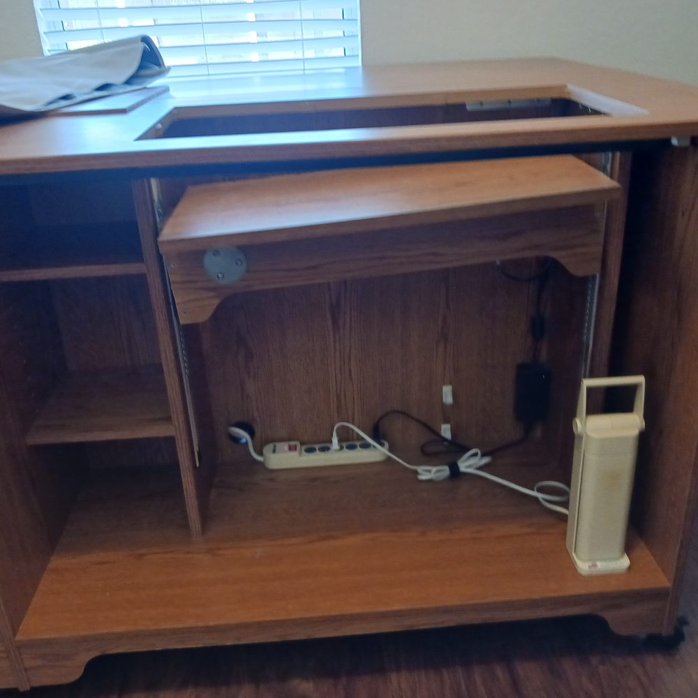 Muscles for Moving - Electric lift was sheared off due to laying on left side and cavity of table stuffed with belongings - Movers Near Me - Kelseyville, California