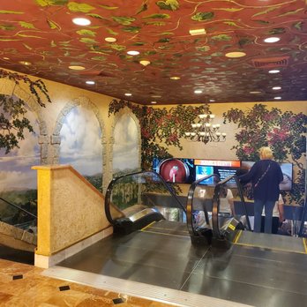 Peppermill Reno - Beautiful flooring, ceiling, wall decor - Casinos Near Me - Reno, Nevada Peppermill Reno - Beautiful flooring, ceiling, wall decor - Casinos Near Me - Reno, Nevada