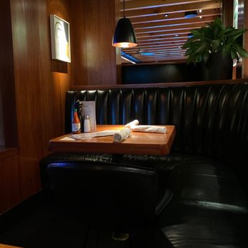 The Honor Bar - In a cozy corner - New American Near Me - Palm Beach, Florida The Honor Bar - In a cozy corner - New American Near Me - Palm Beach, Florida