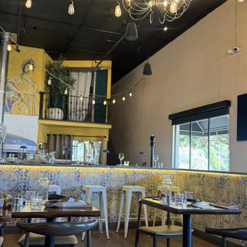 L’Oro Di Napoli - Inside - Italian Near Me - Petaluma, California