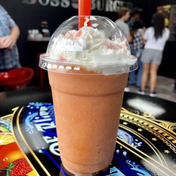 Bully Boss Burgers - Strawberry Pineapple Smoothie - Food Trucks Near Me - Baltimore, Maryland