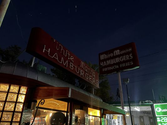 White Mana Diner by null