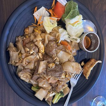 Aroy Thai Bistro - Pad see ew lunch - Thai Near Me - Hercules, California