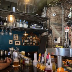 Charlies Bar & Kitchen - Counter table
